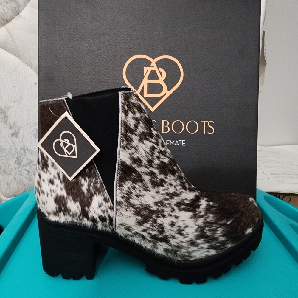 Alcala Alondra Booties Size 10
